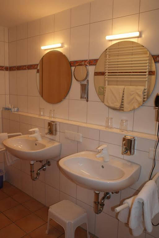 Autenrieder Brauereigasthof Ichenhausen Dış mekan fotoğraf